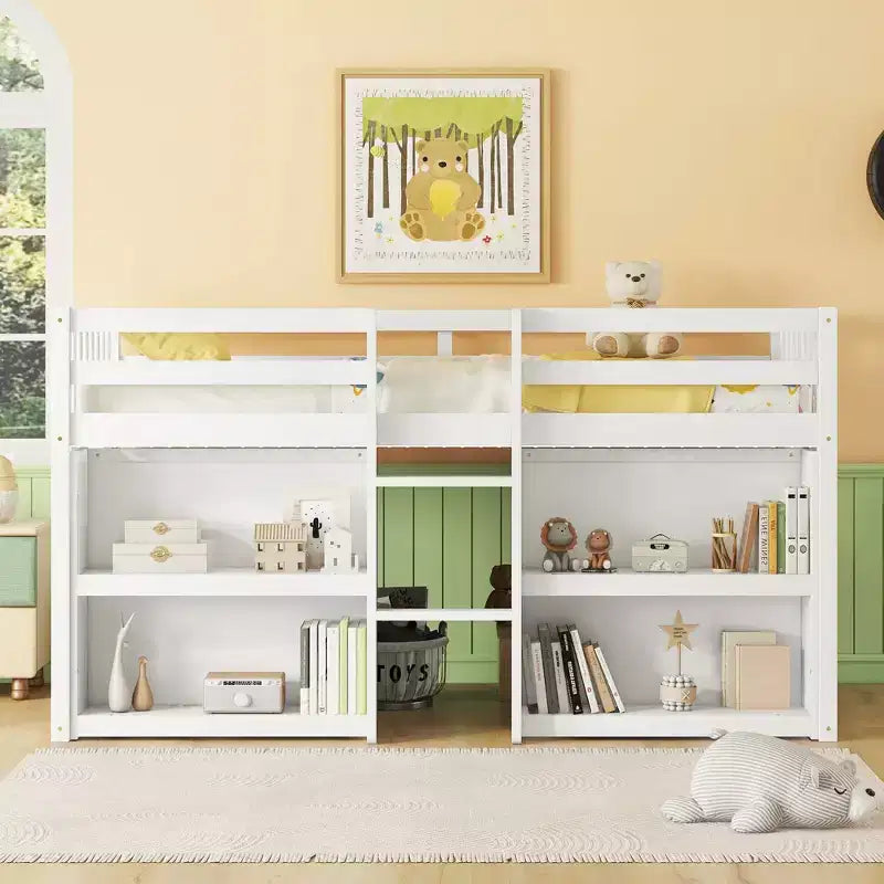 Lit mezzanine bas simple pour enfant avec étagères à deux niveaux et lumière LED