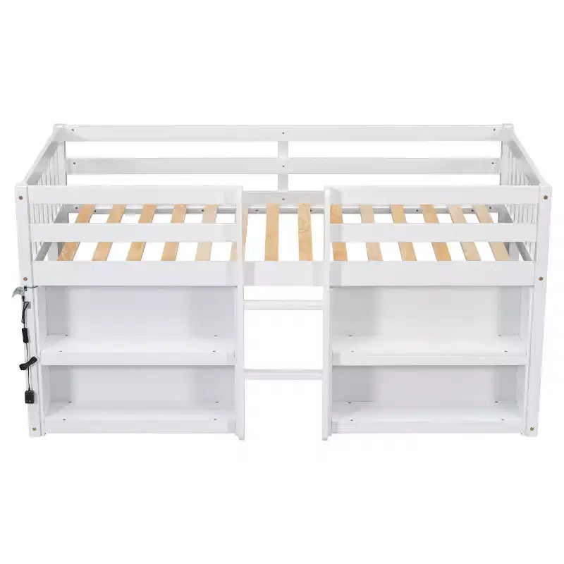 Lit mezzanine bas simple pour enfant avec étagères à deux niveaux et lumière LED