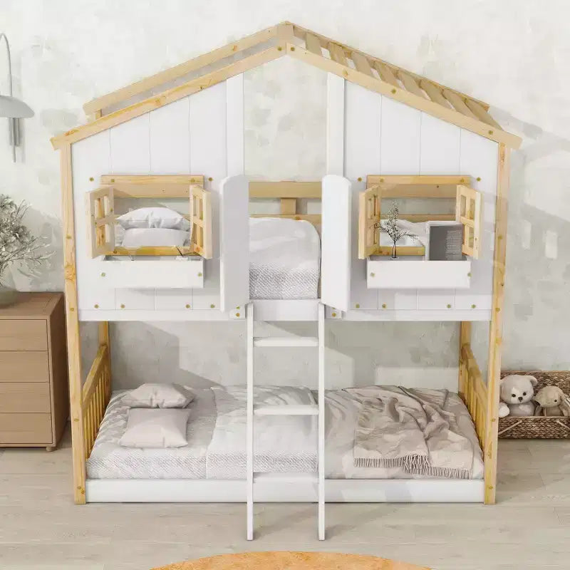 Lit superposé maison jumeau sur jumeau avec toit, fenêtre, porte et barrières de sécurité