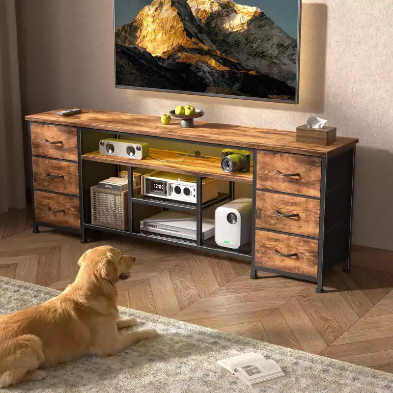 Meuble TV marron de 160 cm avec lumières LED, station de charge et 6 tiroirs en tissu